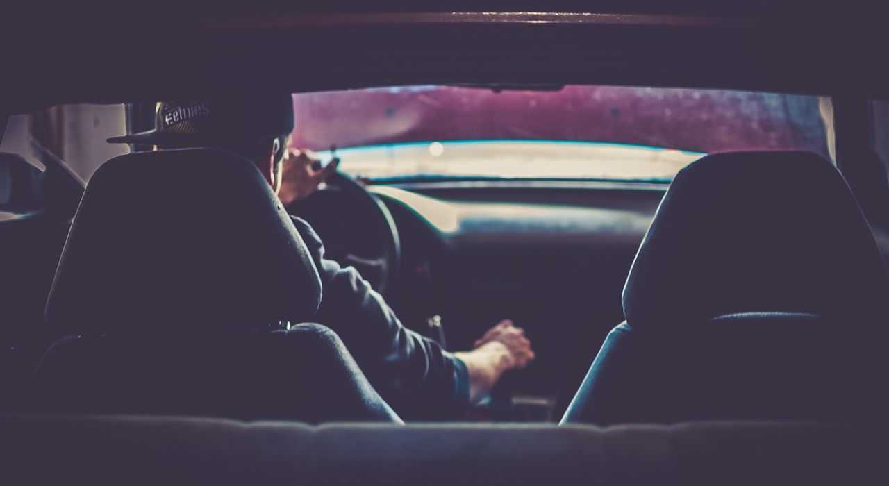rideshare-driver-night